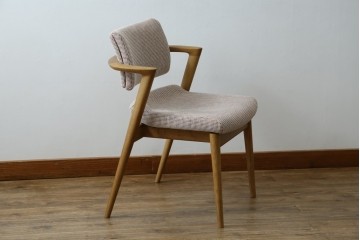 中古　美品　飛騨産業　オーク材　SEOTO(セオト)　アームのデザインがお洒落なセミアームチェア　定価約9万円　(R-086233)