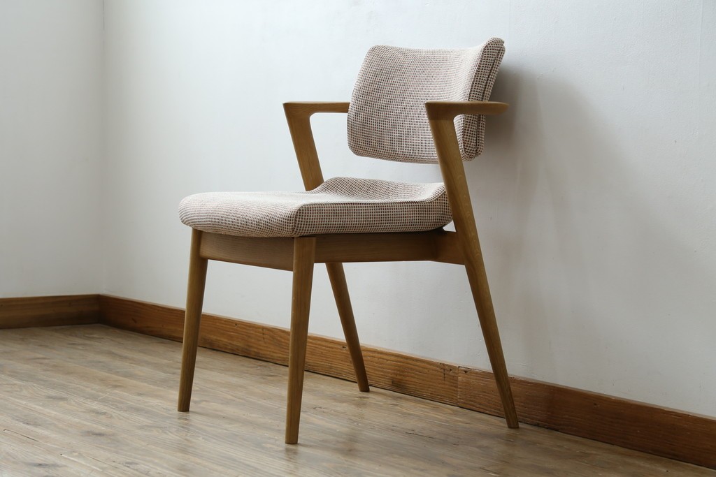 中古　美品　飛騨産業　オーク材　SEOTO(セオト)　アームのデザインがお洒落なセミアームチェア　定価約9万円　(R-086233)