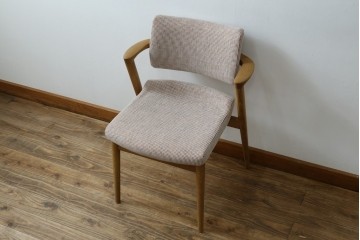 中古　美品　飛騨産業　オーク材　SEOTO(セオト)　アームのデザインがお洒落なセミアームチェア　定価約9万円　(R-086233)