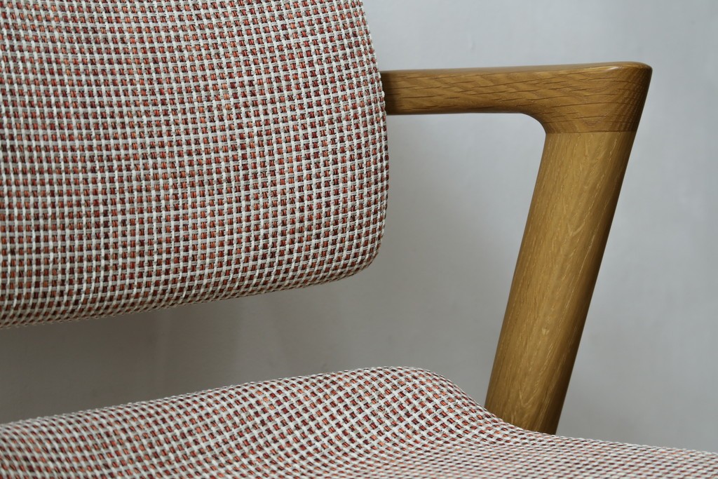 中古　美品　飛騨産業　オーク材　SEOTO(セオト)　アームのデザインがお洒落なセミアームチェア　定価約9万円　(R-086233)