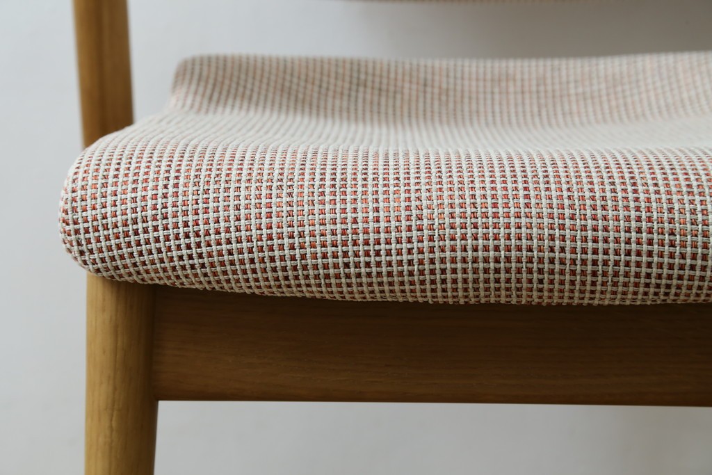 中古　美品　飛騨産業　オーク材　SEOTO(セオト)　アームのデザインがお洒落なセミアームチェア　定価約9万円　(R-086233)