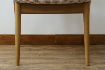 中古　美品　飛騨産業　オーク材　SEOTO(セオト)　アームのデザインがお洒落なセミアームチェア　定価約9万円　(R-086233)