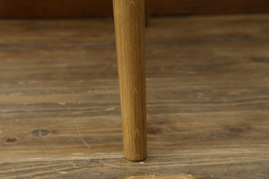 中古　美品　飛騨産業　オーク材　SEOTO(セオト)　アームのデザインがお洒落なセミアームチェア　定価約9万円　(R-086233)