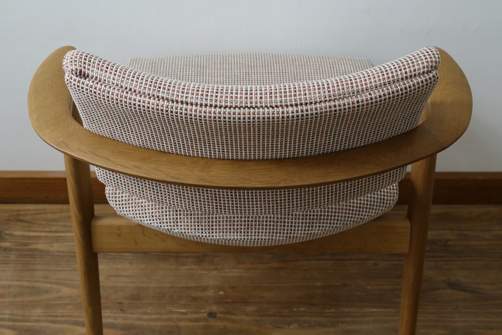 中古　美品　飛騨産業　オーク材　SEOTO(セオト)　アームのデザインがお洒落なセミアームチェア　定価約9万円　(R-086233)