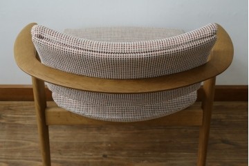 中古　美品　飛騨産業　オーク材　SEOTO(セオト)　アームのデザインがお洒落なセミアームチェア　定価約9万円　(R-086233)