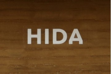 中古　美品　飛騨産業　オーク材　SEOTO(セオト)　アームのデザインがお洒落なセミアームチェア　定価約9万円　(R-086233)