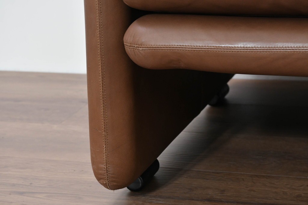 イタリアヴィンテージ　B&B イタリア(Italia)　coronado(コロナド)　レザー　希少なヴィンテージ品の1人掛けソファ2脚セット　定価(2脚合計)約150万円　(R-086234)