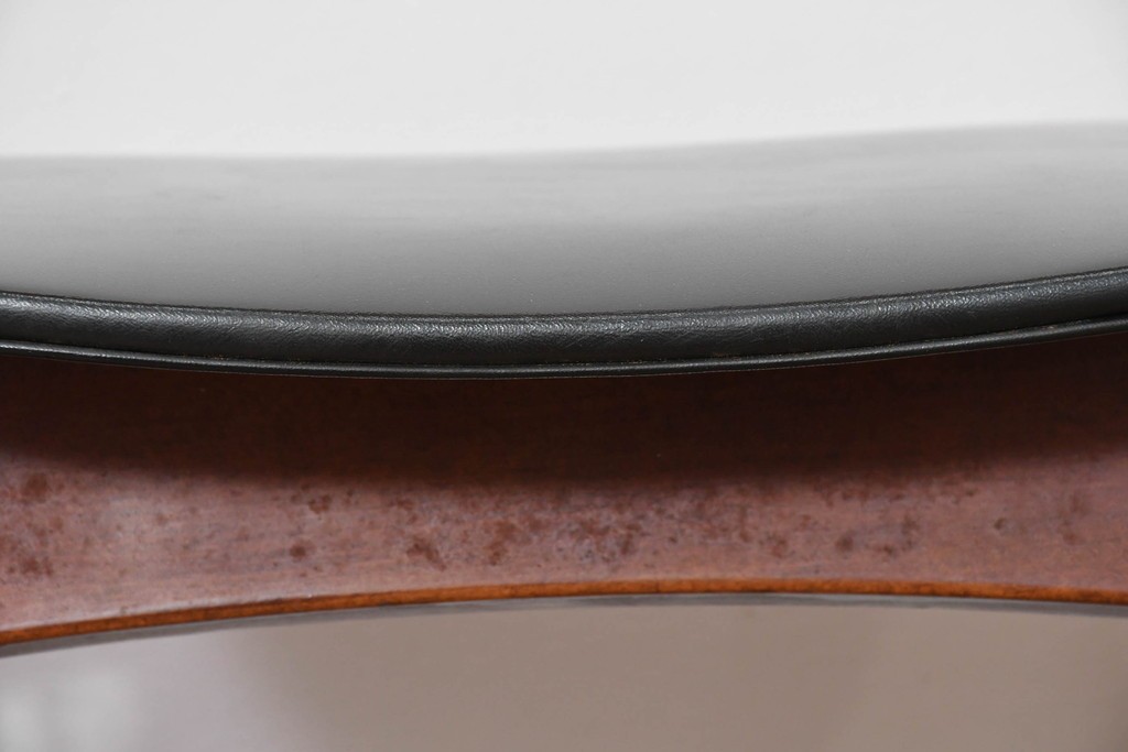 中古　秋田木工　NO.202　曲げ木の技が光る黒座面のスタッキングスツール　(R-086235)