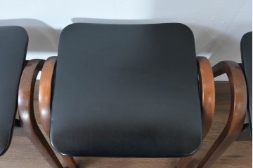 中古　秋田木工　NO.202　曲げ木の技が光る黒座面のスタッキングスツール　(R-086235)