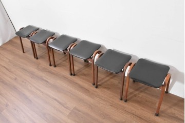 中古　秋田木工　NO.202　曲げ木の技が光る黒座面のスタッキングスツール　(R-086235)