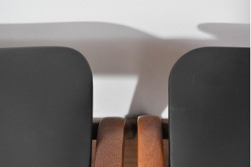 中古　秋田木工　NO.202　曲げ木の技が光る黒座面のスタッキングスツール　(R-086235)