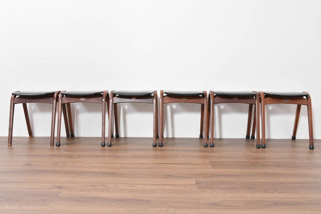 中古　秋田木工　NO.202　曲げ木の技が光る黒座面のスタッキングスツール　(R-086235)