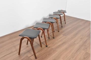 中古　秋田木工　NO.202　曲げ木の技が光る黒座面のスタッキングスツール　(R-086235)