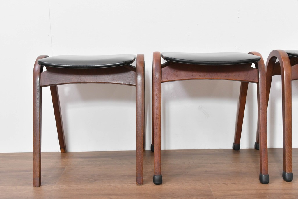 中古　秋田木工　NO.202　曲げ木の技が光る黒座面のスタッキングスツール　(R-086235)