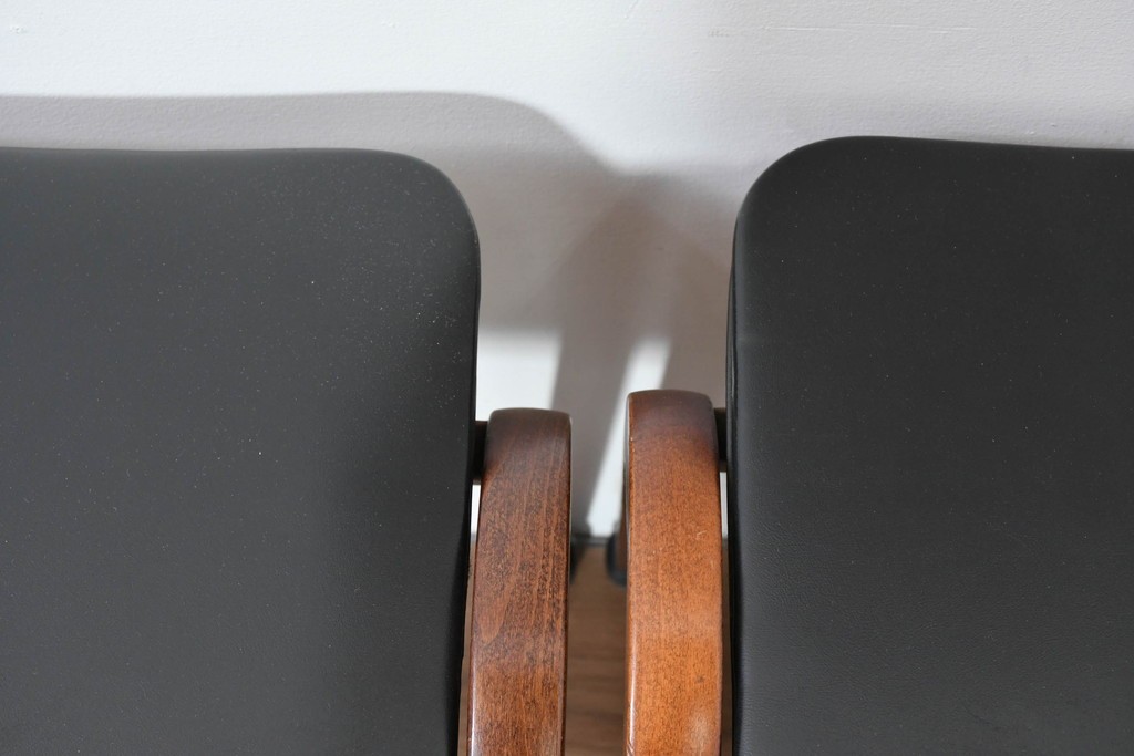 中古　秋田木工　NO.202　曲げ木の技が光る黒座面のスタッキングスツール　(R-086235)