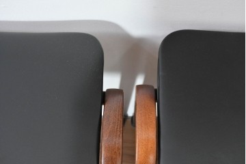 中古　秋田木工　NO.202　曲げ木の技が光る黒座面のスタッキングスツール　(R-086235)