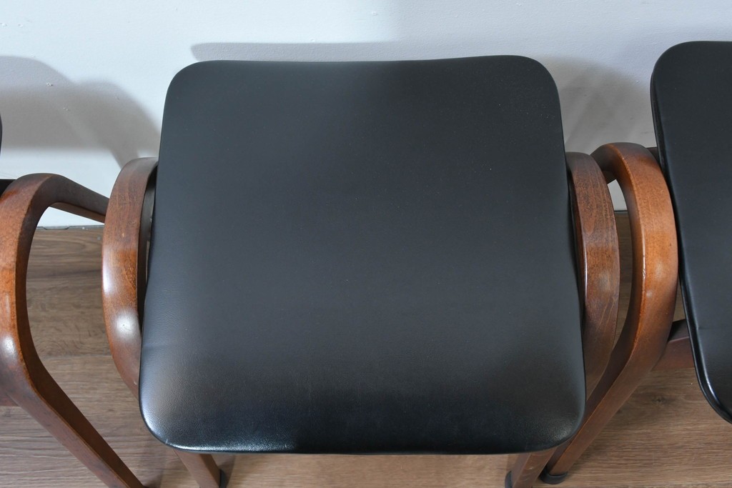 中古　秋田木工　NO.202　曲げ木の技が光る黒座面のスタッキングスツール　(R-086235)