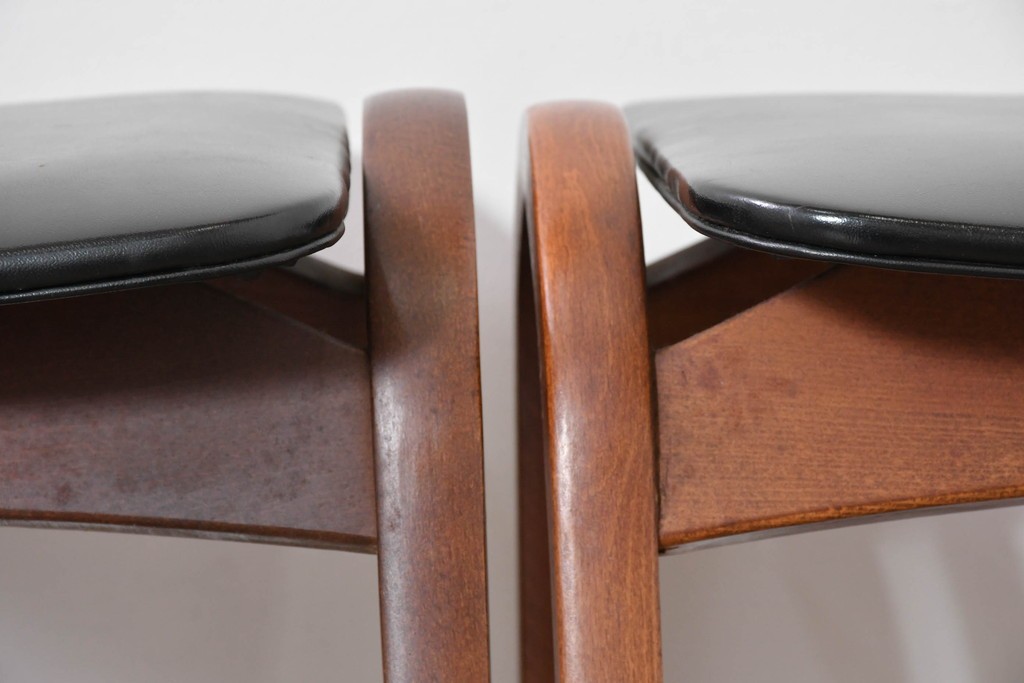 中古　秋田木工　NO.202　曲げ木の技が光る黒座面のスタッキングスツール　(R-086235)