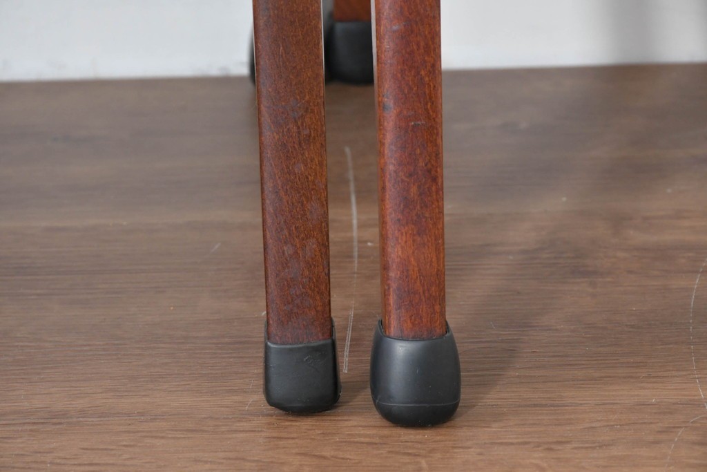 中古　秋田木工　NO.202　曲げ木の技が光る黒座面のスタッキングスツール　(R-086235)