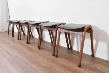 中古　秋田木工　NO.202　曲げ木の技が光る黒座面のスタッキングスツール　(R-086235)