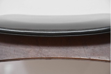 中古　秋田木工　NO.202　曲げ木の技が光る黒座面のスタッキングスツール　(R-086235)