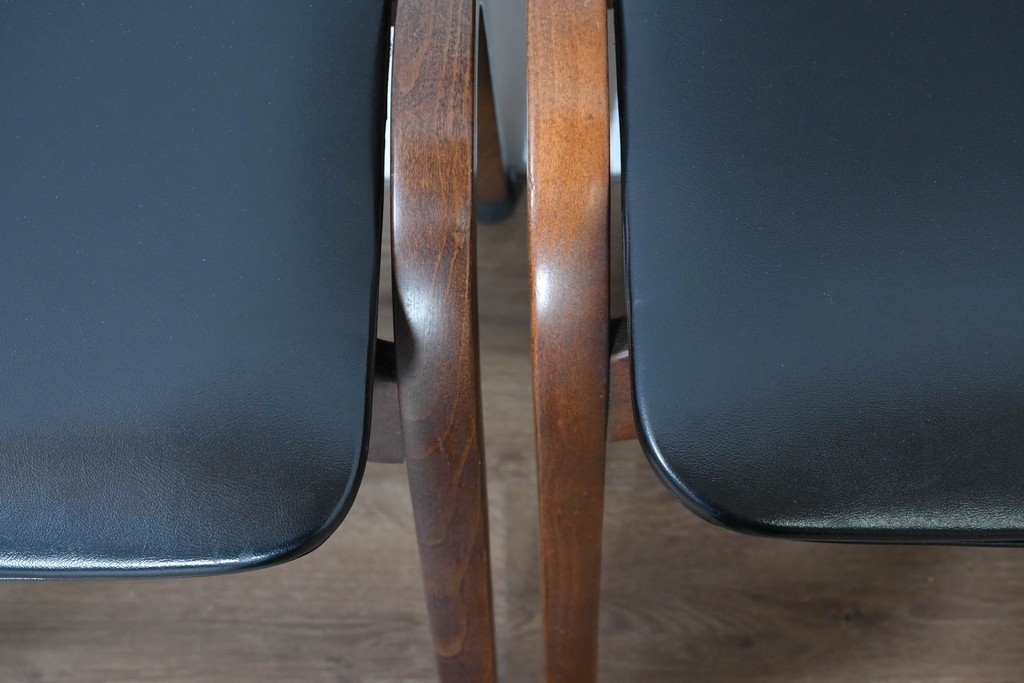 中古　秋田木工　NO.202　曲げ木の技が光る黒座面のスタッキングスツール　(R-086235)