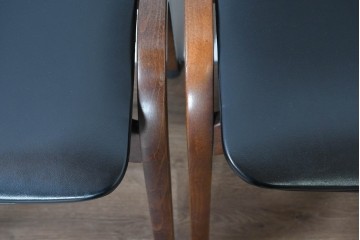 中古　秋田木工　NO.202　曲げ木の技が光る黒座面のスタッキングスツール　(R-086235)