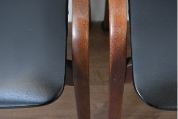 中古　秋田木工　NO.202　曲げ木の技が光る黒座面のスタッキングスツール　(R-086235)