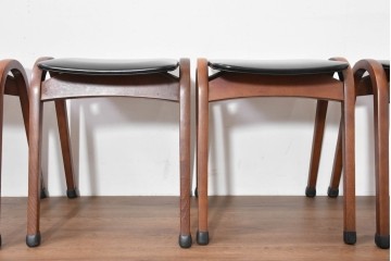 中古　秋田木工　NO.202　曲げ木の技が光る黒座面のスタッキングスツール　(R-086235)