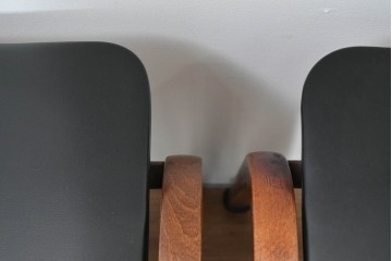 中古　秋田木工　NO.202　曲げ木の技が光る黒座面のスタッキングスツール　(R-086235)