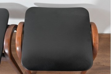 中古　秋田木工　NO.202　曲げ木の技が光る黒座面のスタッキングスツール　(R-086235)