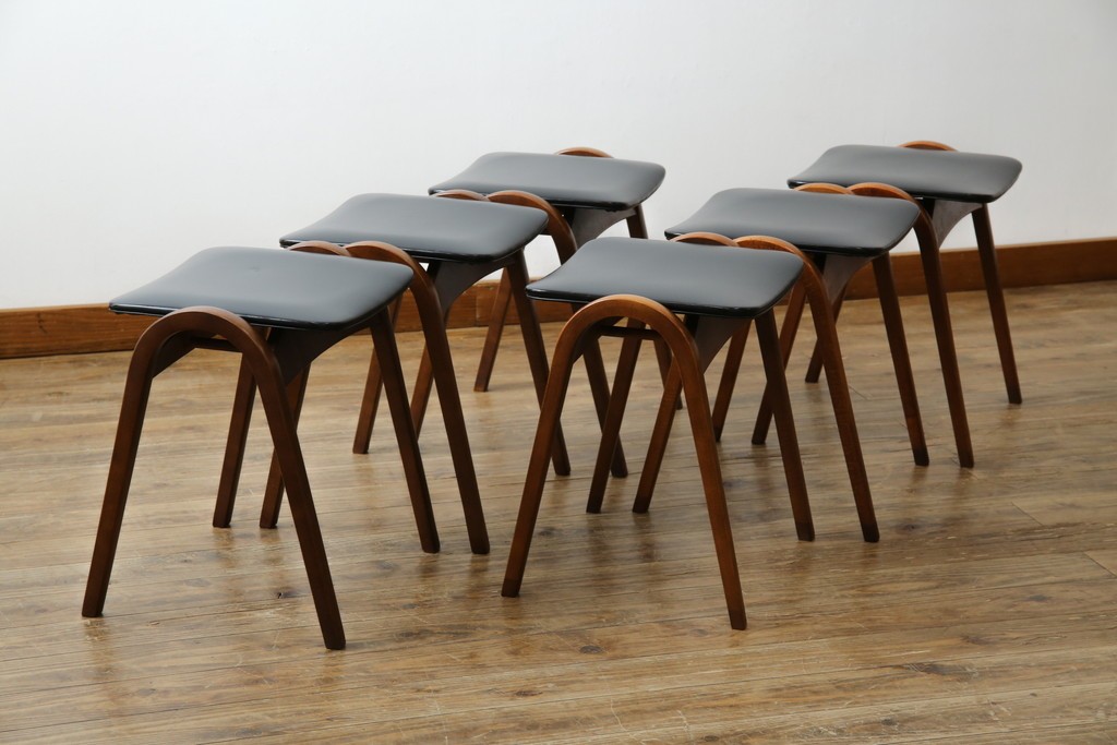 中古　秋田木工　NO.202　曲げ木の技が光る黒座面のスタッキングスツール　(R-086235)