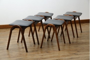 中古　秋田木工　NO.202　曲げ木の技が光る黒座面のスタッキングスツール　(R-086235)