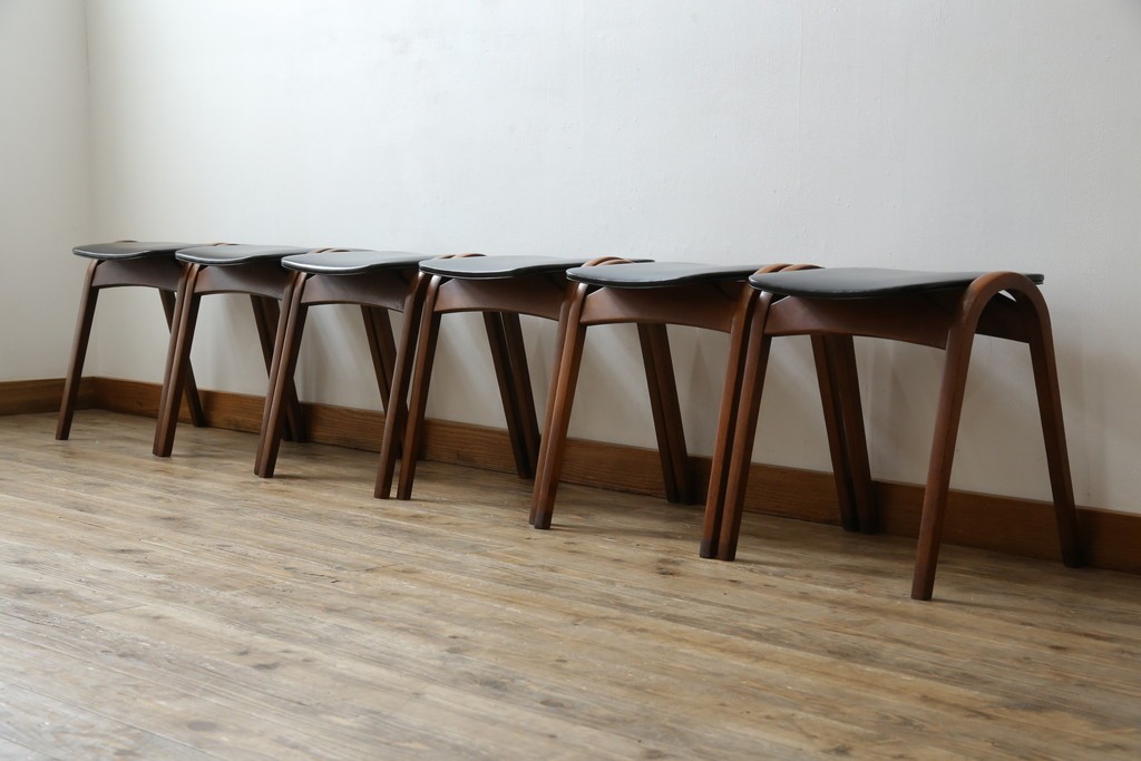 中古　秋田木工　NO.202　曲げ木の技が光る黒座面のスタッキングスツール　(R-086235)