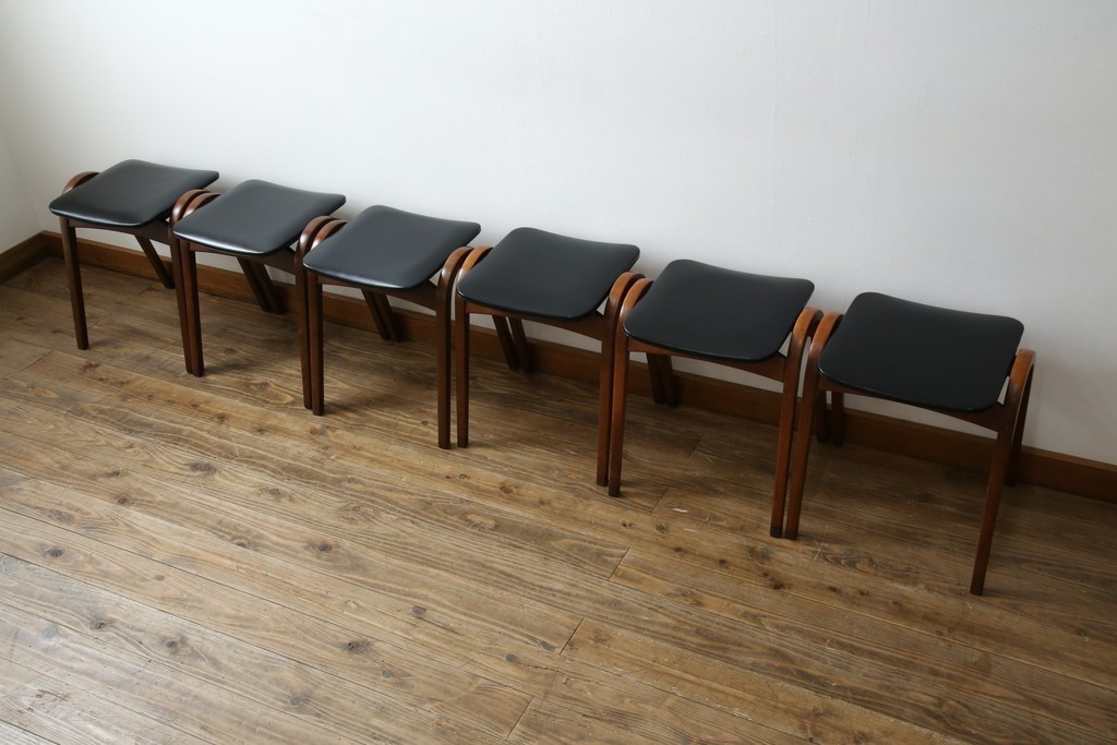 中古　秋田木工　NO.202　曲げ木の技が光る黒座面のスタッキングスツール　(R-086235)