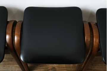 中古　秋田木工　NO.202　曲げ木の技が光る黒座面のスタッキングスツール　(R-086235)