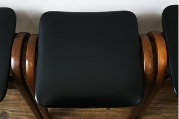 中古　秋田木工　NO.202　曲げ木の技が光る黒座面のスタッキングスツール　(R-086235)