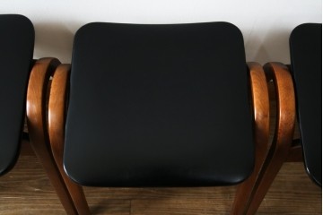 中古　秋田木工　NO.202　曲げ木の技が光る黒座面のスタッキングスツール　(R-086235)