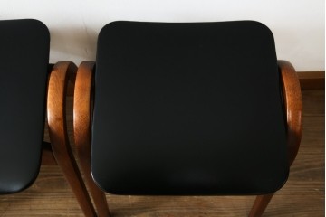 中古　秋田木工　NO.202　曲げ木の技が光る黒座面のスタッキングスツール　(R-086235)