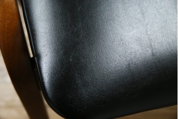 中古　秋田木工　NO.202　曲げ木の技が光る黒座面のスタッキングスツール　(R-086235)