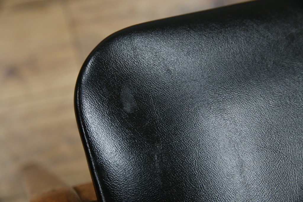 中古　秋田木工　NO.202　曲げ木の技が光る黒座面のスタッキングスツール　(R-086235)