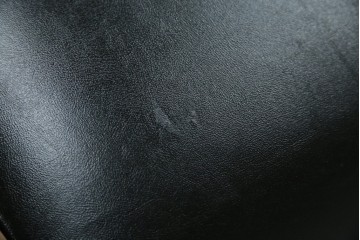 中古　秋田木工　NO.202　曲げ木の技が光る黒座面のスタッキングスツール　(R-086235)