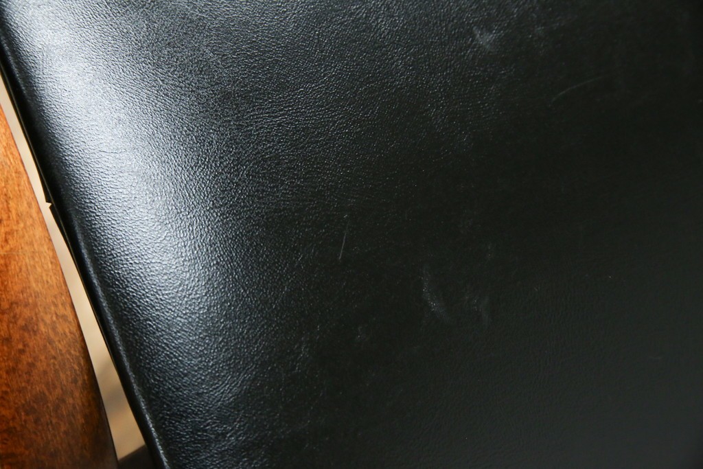 中古　秋田木工　NO.202　曲げ木の技が光る黒座面のスタッキングスツール　(R-086235)