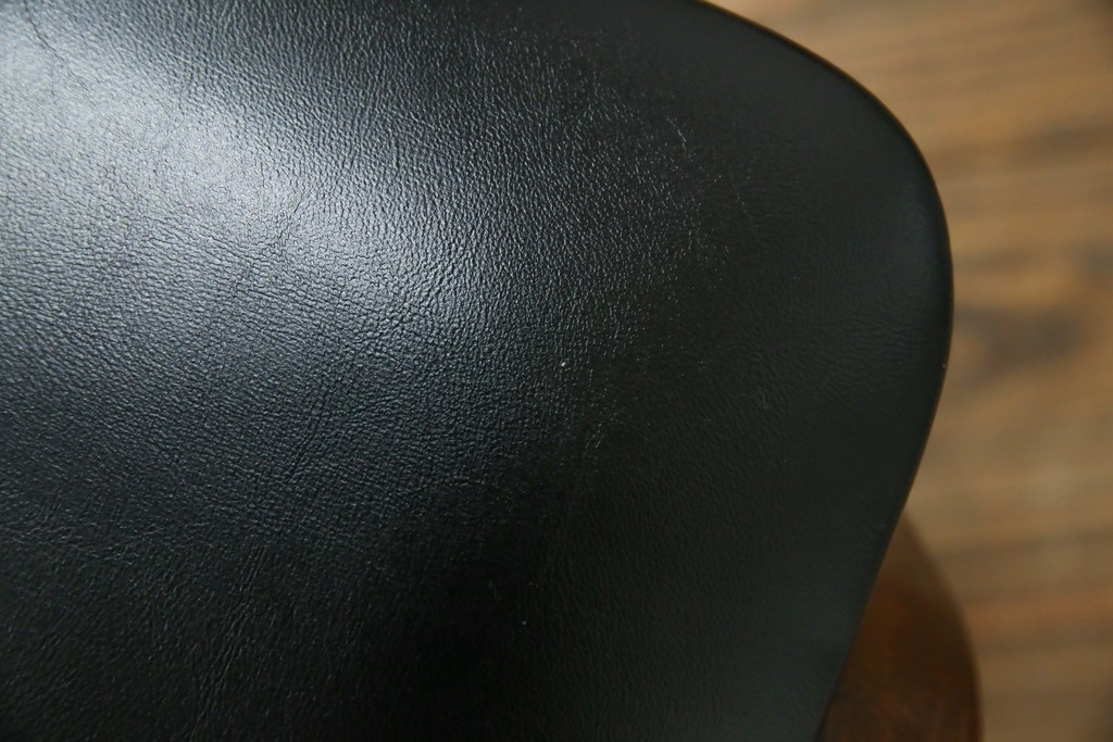 中古　秋田木工　NO.202　曲げ木の技が光る黒座面のスタッキングスツール　(R-086235)