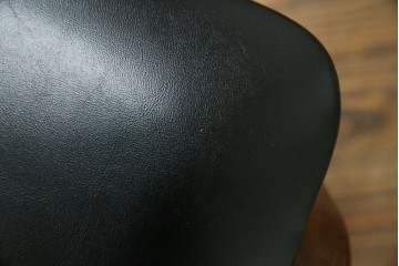 中古　秋田木工　NO.202　曲げ木の技が光る黒座面のスタッキングスツール　(R-086235)