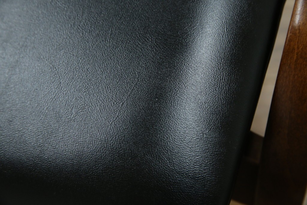 中古　秋田木工　NO.202　曲げ木の技が光る黒座面のスタッキングスツール　(R-086235)