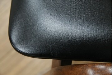 中古　秋田木工　NO.202　曲げ木の技が光る黒座面のスタッキングスツール　(R-086235)