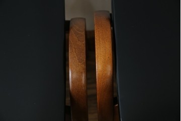 中古　秋田木工　NO.202　曲げ木の技が光る黒座面のスタッキングスツール　(R-086235)