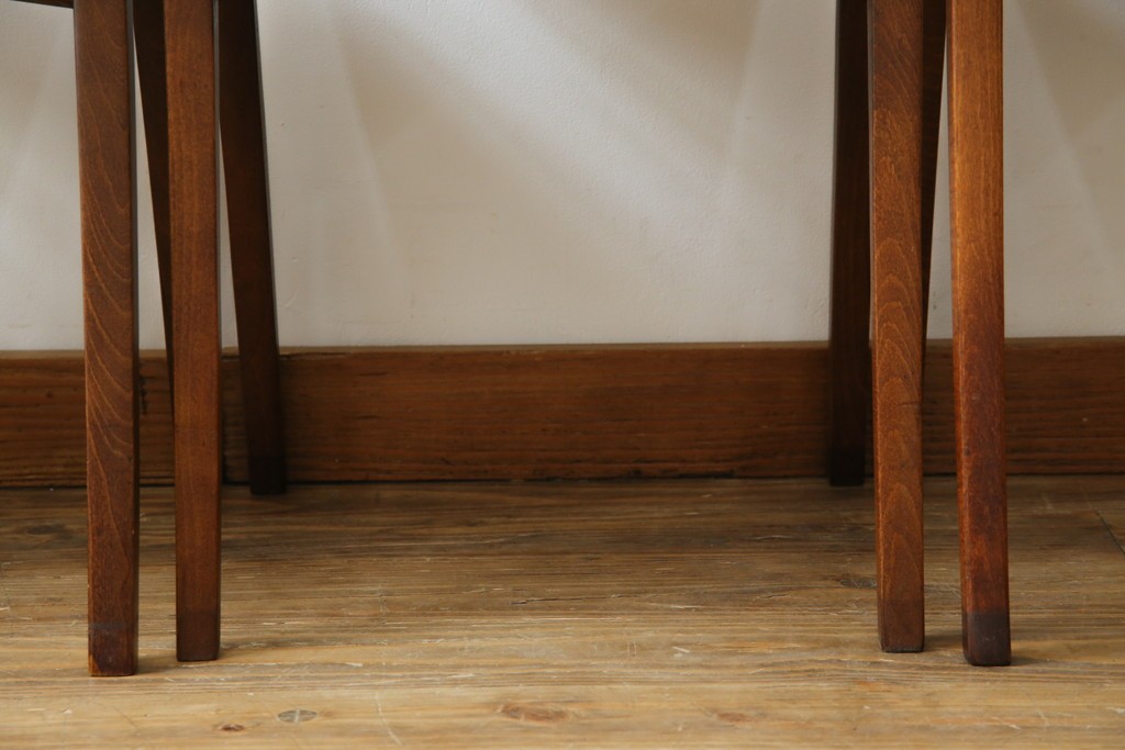 中古　秋田木工　NO.202　曲げ木の技が光る黒座面のスタッキングスツール　(R-086235)