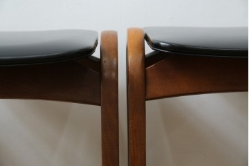 中古　秋田木工　NO.202　曲げ木の技が光る黒座面のスタッキングスツール　(R-086235)